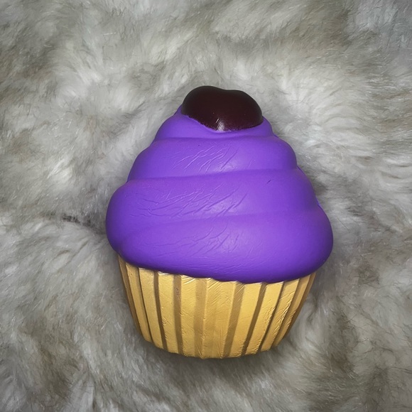 Assorted set of sweet treat themed squishies - Picture 10 of 13